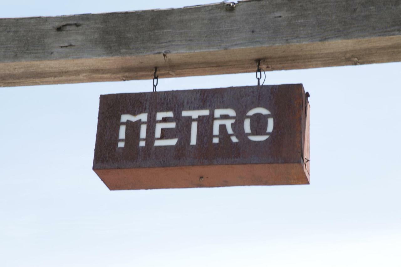 Metro Hotel 佩塔卢马 外观 照片
